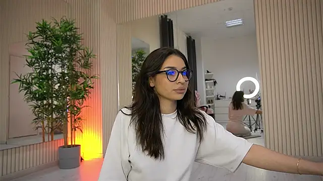 EmmaBlanco online show from December 22, 2025, 8:42 pm