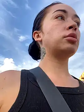 ItsCOCOx online show from September 8, 2025, 5:12 pm