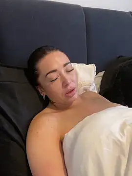 ItsCOCOx online show from October 3, 2025, 6:48 am