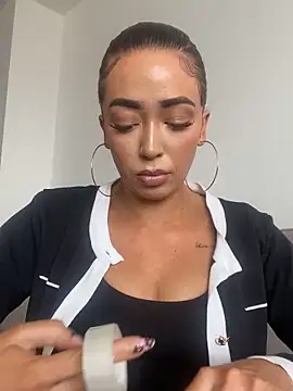 ItsCOCOx online show from October 4, 2025, 12:50 pm