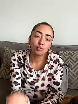 ItsCOCOx online show from October 13, 2025, 8:38 am