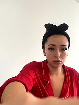 ItsCOCOx online show from November 7, 2025, 12:10 pm