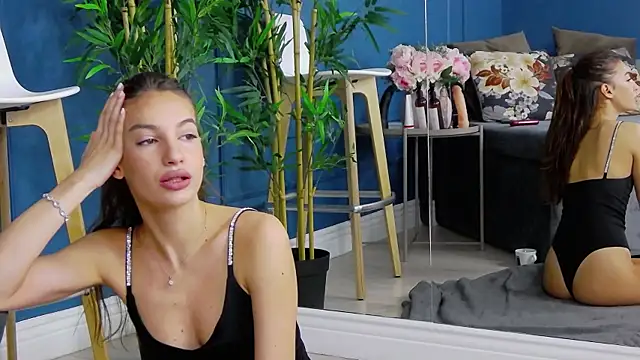 KimmDaviss online show from October 25, 2025, 6:56 am