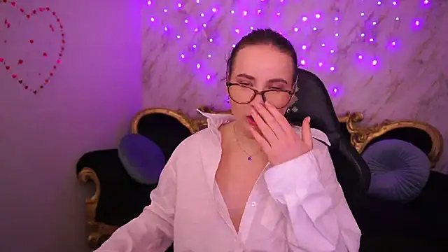 SofieBloom online show from March 5, 2026, 1:24 am