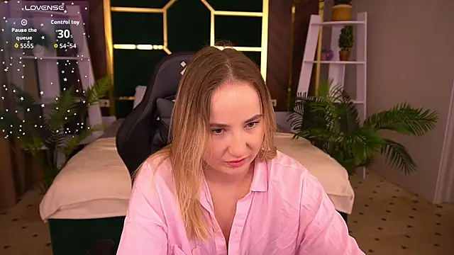 SofieBloom online show from November 10, 2025, 11:43 pm