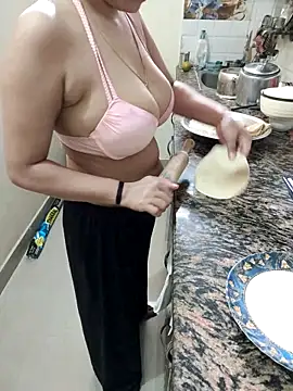 Snapshot of Pihu_Chopra chatting on October 29, 2025, 4:44 am Pihu Chopra online show from October 29, 2025, 4:44 am