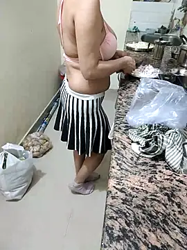 Snapshot of Pihu_Chopra chatting on December 1, 2025, 3:35 pm Pihu Chopra online show from December 1, 2025, 3:35 pm