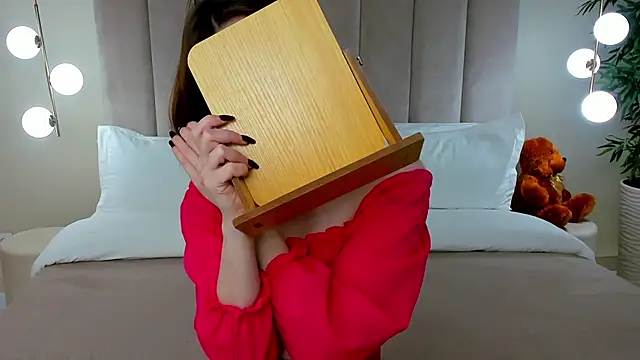 KiraHolli online show from November 23, 2025, 3:05 am