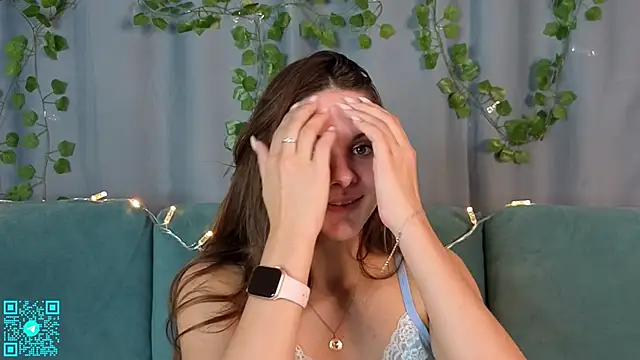 chloemilka online show from October 6, 2025, 7:25 pm