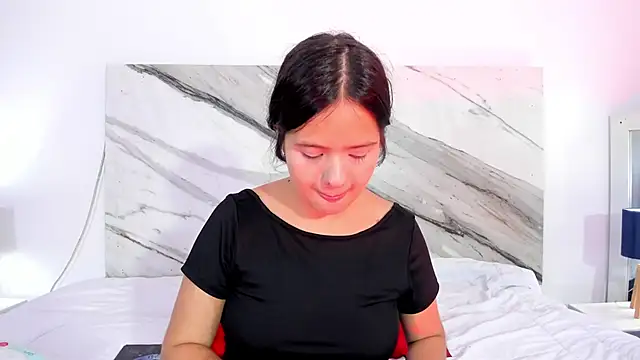 thamiina  online show from October 27, 2025, 6:53 pm