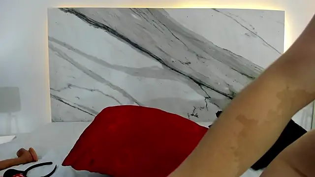 thamiina  online show from October 22, 2025, 7:02 pm