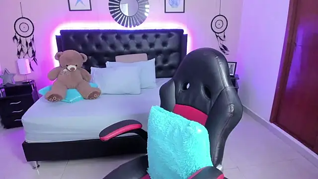 LolaVillalobos online show from March 3, 2026, 11:50 am