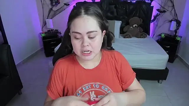 LolaVillalobos online show from October 18, 2025, 12:07 pm