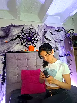 Snapshot of karol_rose chatting on October 15, 2025, 9:34 pm karol rose online show from October 15, 2025, 9:34 pm