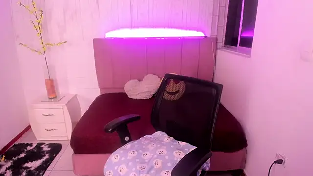 anna moon11 online show from November 26, 2025, 3:50 am