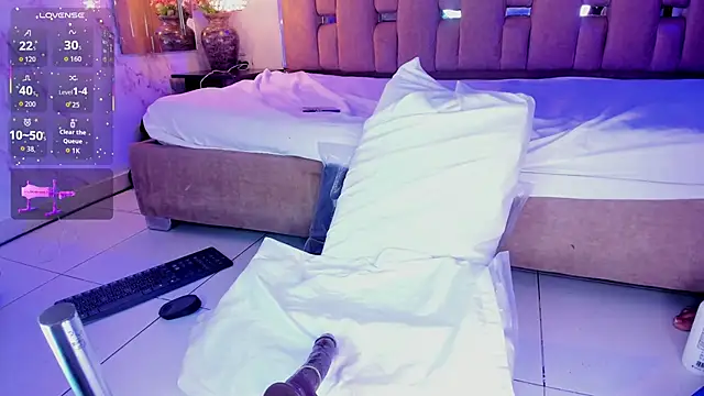 NinaCapelli online show from September 14, 2025, 5:08 am