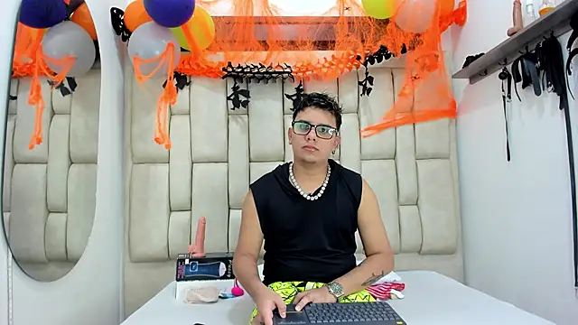 DavilANDkevin2 online show from October 28, 2025, 2:34 am