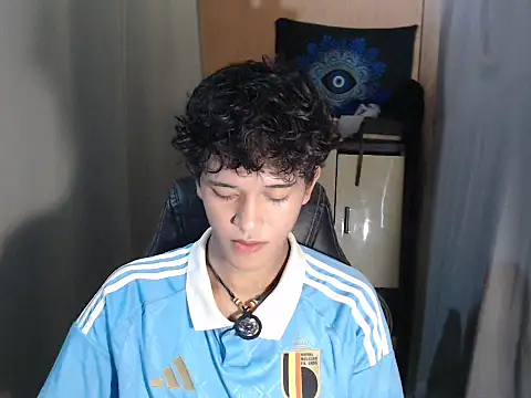 kenbigcockxx online show from October 3, 2025, 3:20 am