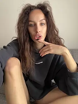 goodgirldevil online show from November 18, 2025, 9:45 am