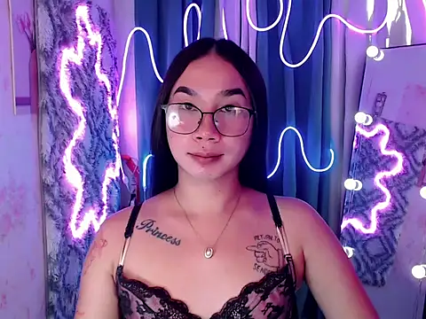 in yourdreamstarxx online show from November 24, 2025, 10:32 pm