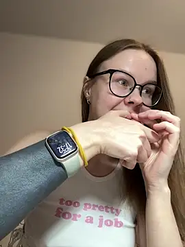 Snapshot of _CherryBloom_ chatting on February 3, 2026, 2:33 pm CherryBloom online show from February 3, 2026, 2:33 pm