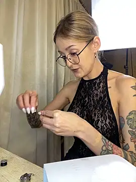 RosieBlossom online show from December 22, 2025, 5:35 pm