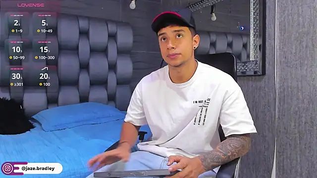 jaze bradley online show from November 8, 2025, 11:47 am