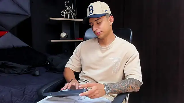 jaze bradley online show from December 4, 2025, 11:31 am