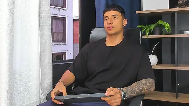 jaze bradley online show from December 18, 2025, 11:14 am