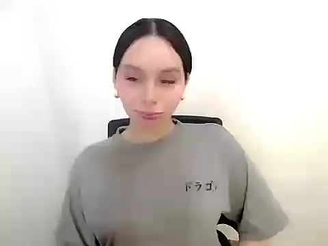 holly tabby online show from October 31, 2025, 12:18 am