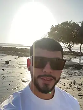 Snapshot of Dimitri_Bass chatting on February 4, 2026, 10:05 pm Dimitri Bass online show from February 4, 2026, 10:05 pm