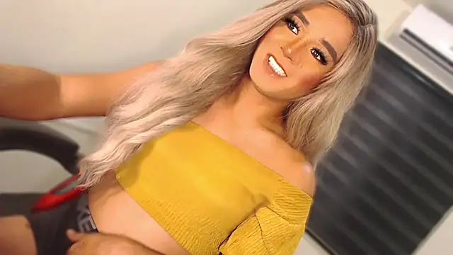 SissifyMeNow online show from October 6, 2025, 10:21 pm