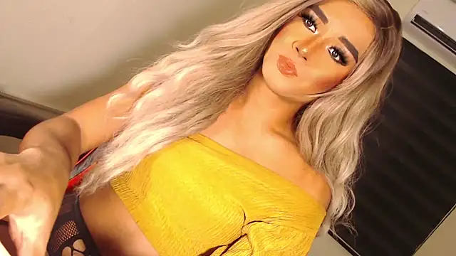 SissifyMeNow online show from October 9, 2025, 5:13 pm