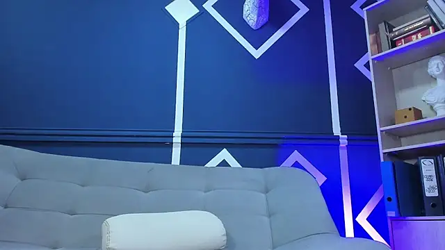 etham wolf  online show from September 18, 2025, 12:30 pm