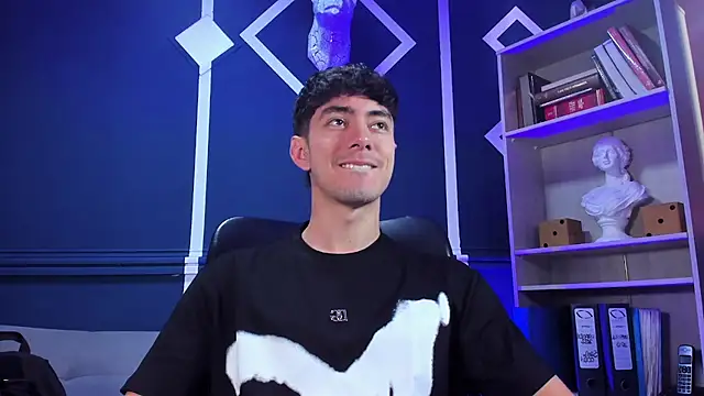 etham wolf  online show from October 2, 2025, 12:19 pm