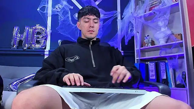 etham wolf  online show from November 1, 2025, 12:54 pm