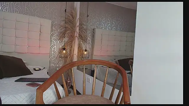 FGLuna online show from November 15, 2025, 1:04 pm