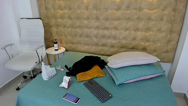 MiiaSmith   online show from September 8, 2025, 8:08 pm