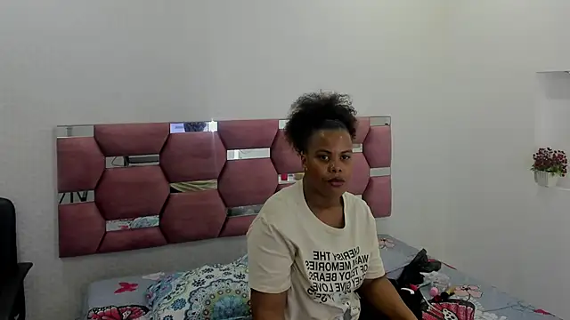 MiiaSmith   online show from October 8, 2025, 8:31 pm