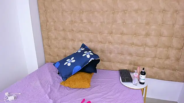 MiiaSmith   online show from November 29, 2025, 9:48 pm