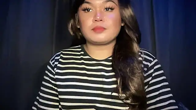 Snapshot of RedHead_Thalia chatting on September 9, 2025, 5:22 pm RedHead Thalia online show from September 9, 2025, 5:22 pm