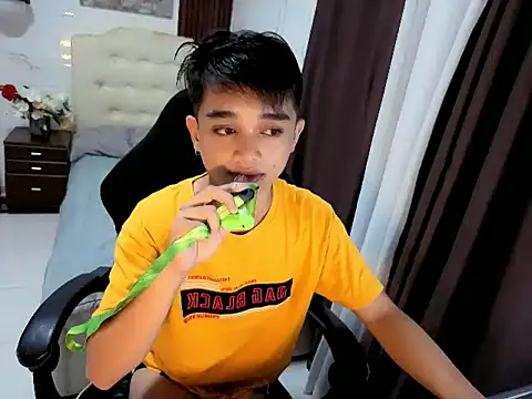 sexysam14 online show from October 28, 2025, 6:23 am