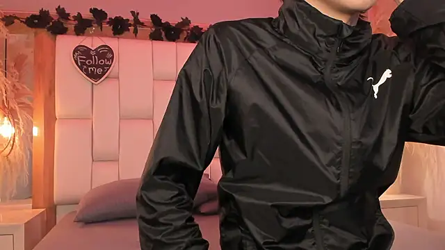 Snapshot of Daphne_And_Roger chatting on February 24, 2026, 11:00 am Daphne And Roger online show from February 24, 2026, 11:00 am