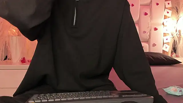 Snapshot of Daphne_And_Roger chatting on February 23, 2026, 11:11 am Daphne And Roger online show from February 23, 2026, 11:11 am