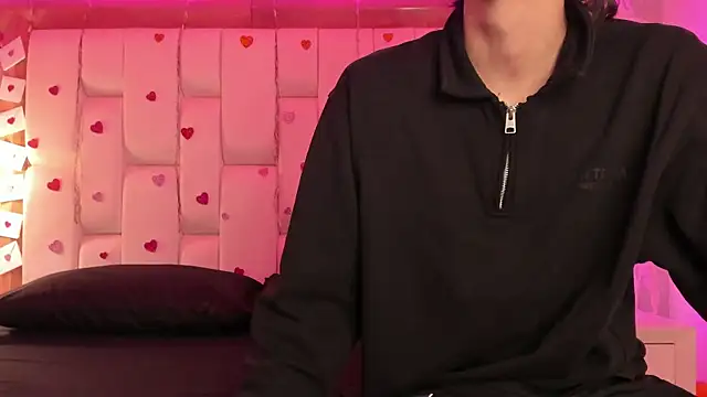 Snapshot of Daphne_And_Roger chatting on February 21, 2026, 11:01 am Daphne And Roger online show from February 21, 2026, 11:01 am