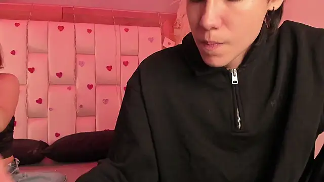 Snapshot of Daphne_And_Roger chatting on February 18, 2026, 11:06 am Daphne And Roger online show from February 18, 2026, 11:06 am