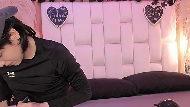 Daphne And Roger online show from April 16, 2026, 11:22 am