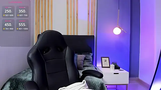 ivy collins  online show from October 10, 2025, 9:48 pm