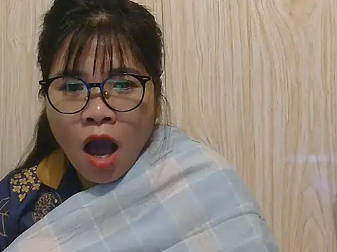 Snapshot of Ori299 chatting on November 4, 2025, 2:04 am Ori299 online show from November 4, 2025, 2:04 am