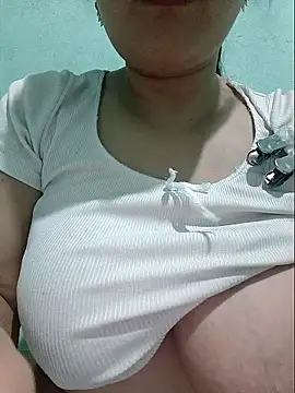 Shiny Babe online show from May 27, 2026, 9:55 pm